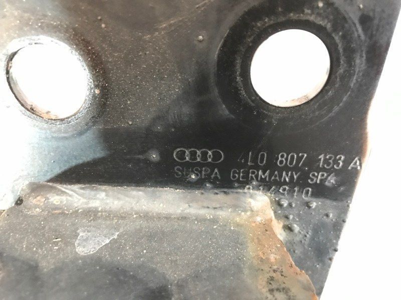 Кріплення підсилювача бампера 4L0807133A Audi Q7