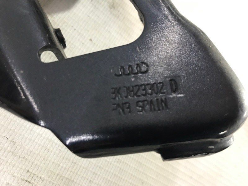 Петля капота 8K0823302D Audi A4 Allroad