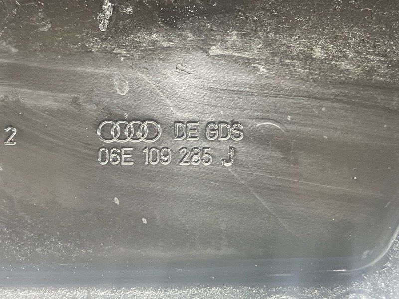 Кришка 06E109285J Audi S4