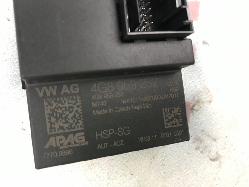 Блок керування електроприводу регулювання спойлера 4G8959252 Audi A7