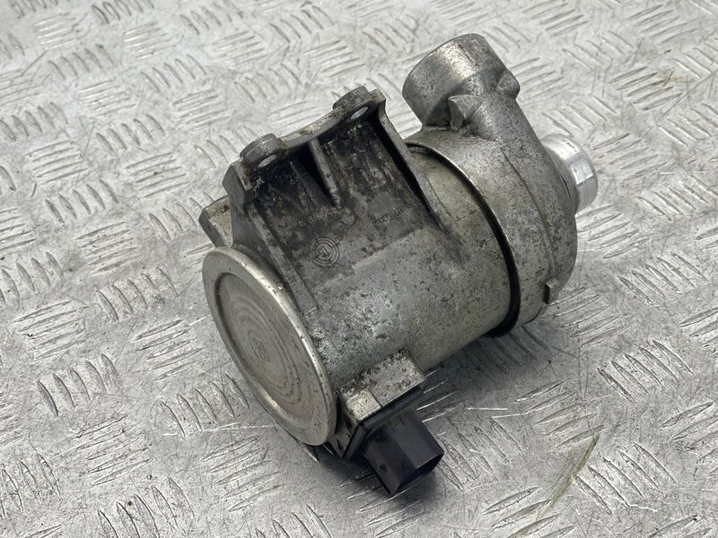 Насос охлаждающей жидкости 31368715 Volvo XC90 Volvo S60, Volvo S60 Cross Country, Volvo S80, Volvo S90, Volvo V60, Volvo V60 Cross Country, Volvo V90, Volvo V90 Cross Country, Volvo XC40, Volvo XC60, Volvo XC70, Volvo XC90