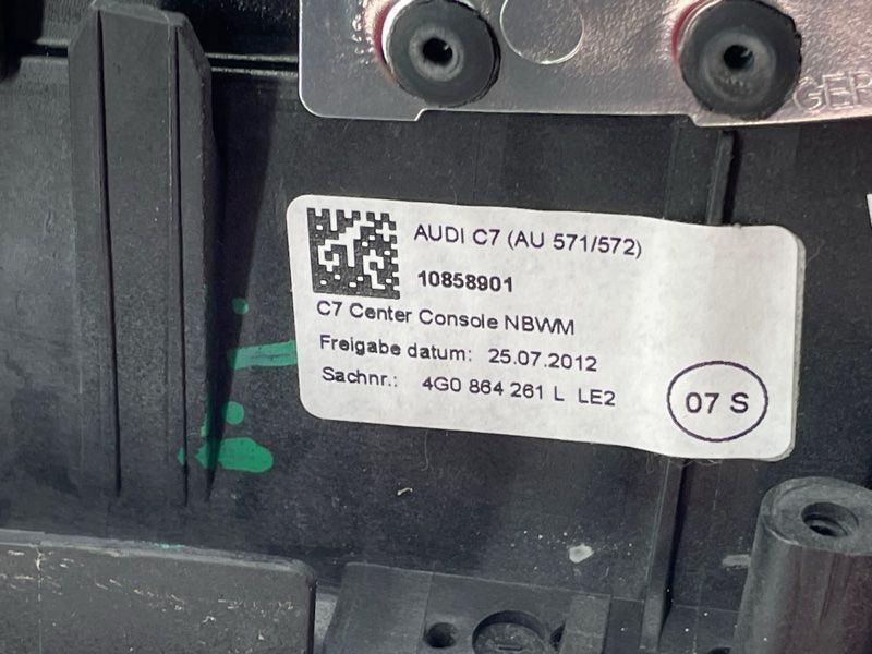 Накладка центральної консолі 4G0864261LLE2 Audi A6