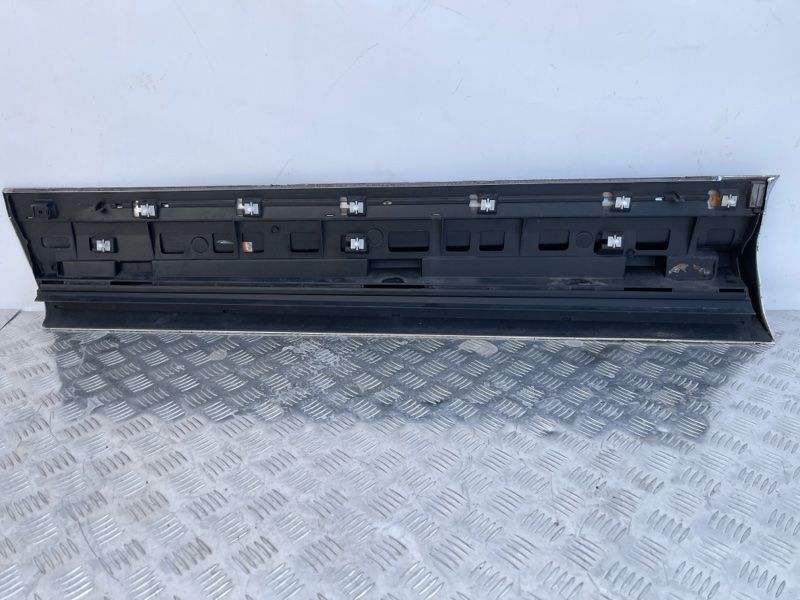 Накладка двери 7P6853960 Volkswagen Touareg