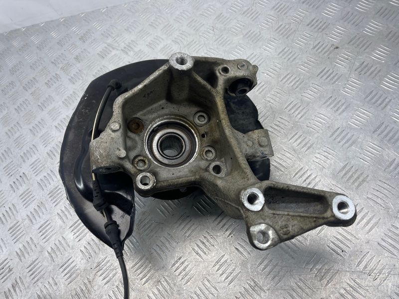 Поворотний кулак / цапфа з підшипником 3C0505436G Audi Q3