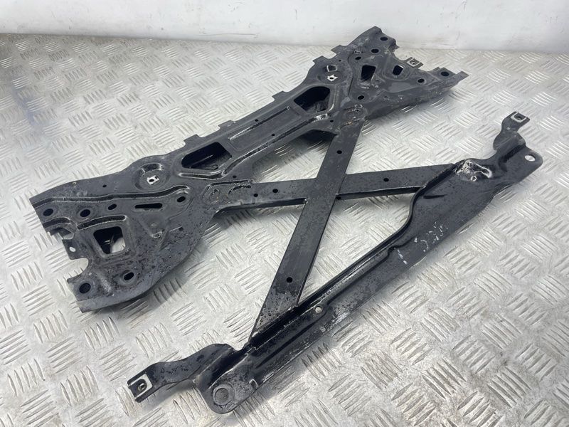 Распорка подрамника 4H0399345R Audi A8