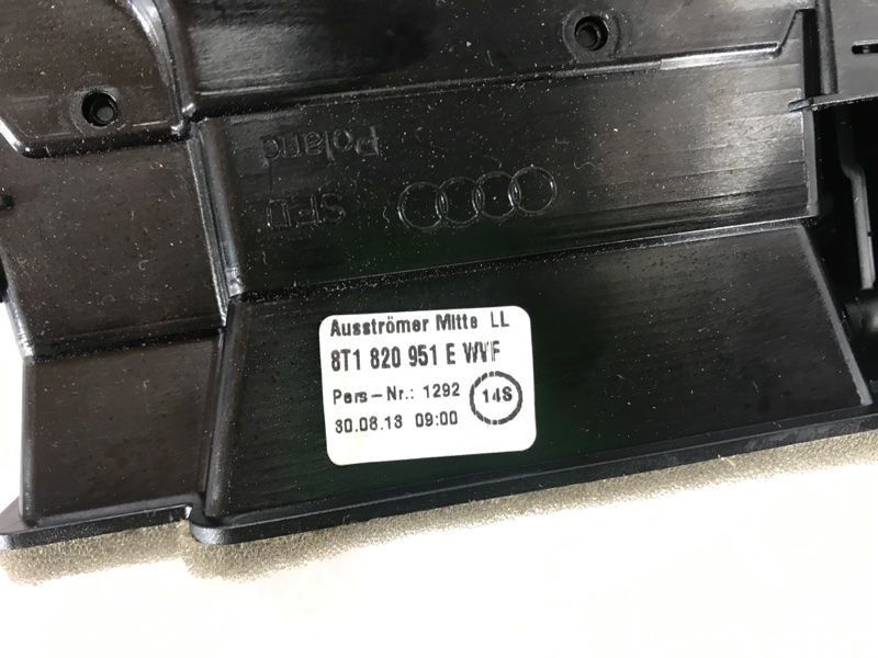 Дефлектор воздуховода 8T1820951E Audi A4 Allroad