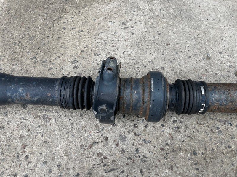 Карданний вал 7P0521102R Volkswagen Touareg