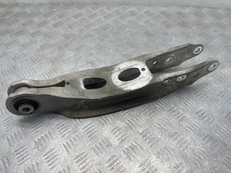 Рычаг задней подвески поперечный нижний 8W0505311H Audi A4