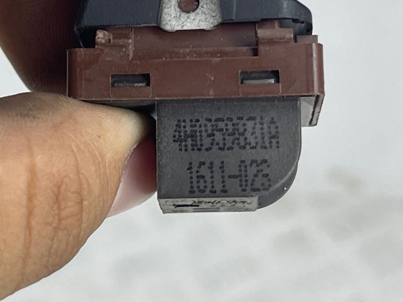Кнопка открывания крышки багажника 4H0959831A5PR Audi A6