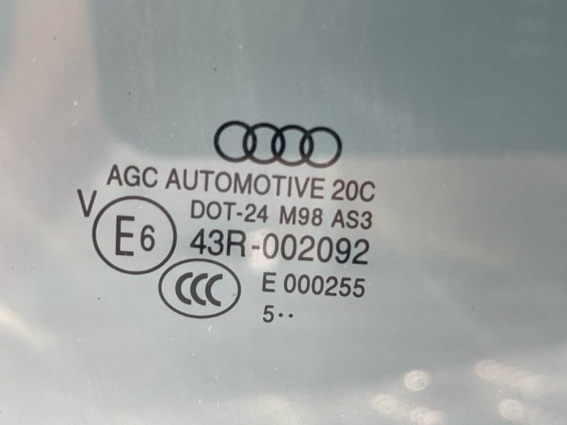 Скло дверей 4M0845026B Audi Q7