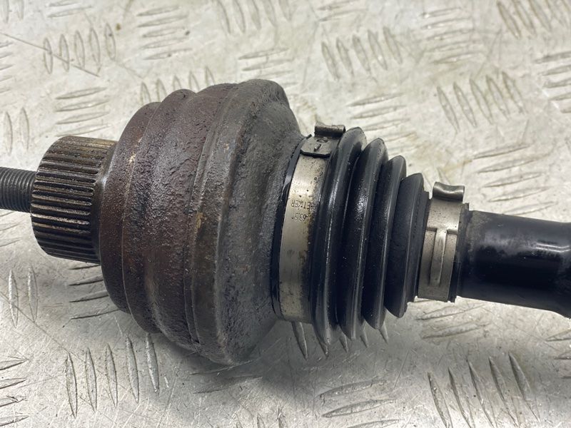 Піввісь 8R051203C Audi A6