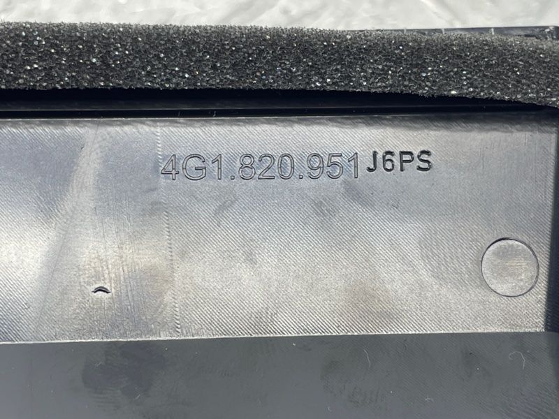 Дефлектор панелі приладів центральний 4G1820951J6PS Audi A7 Audi A6, Audi A7, Audi RS7, Audi S6, Audi S7