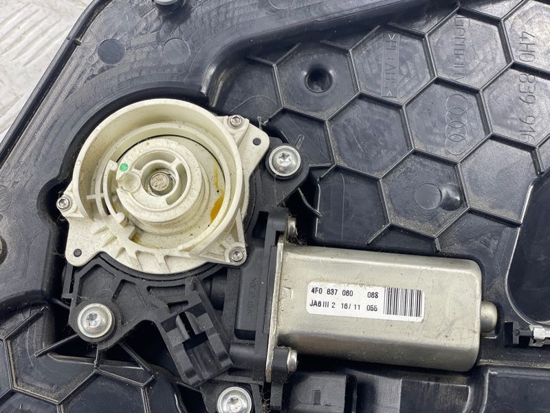Приводной блок двери правый 4F0837060 Audi A8 Audi A6, Audi A7, Audi A8, Audi Q7, Audi RS7, Audi S6, Audi S7, Audi S8, Audi SQ7