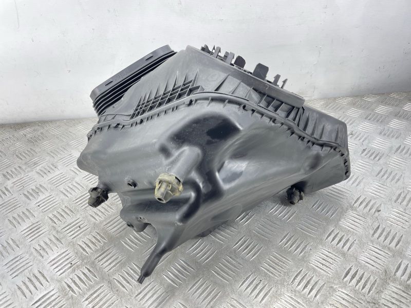 Корпус воздушного фильтра 4G0133838F Audi A7