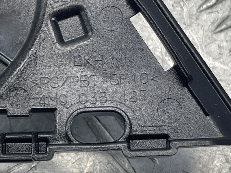 Кронштейн 4M0035427 Audi Q7