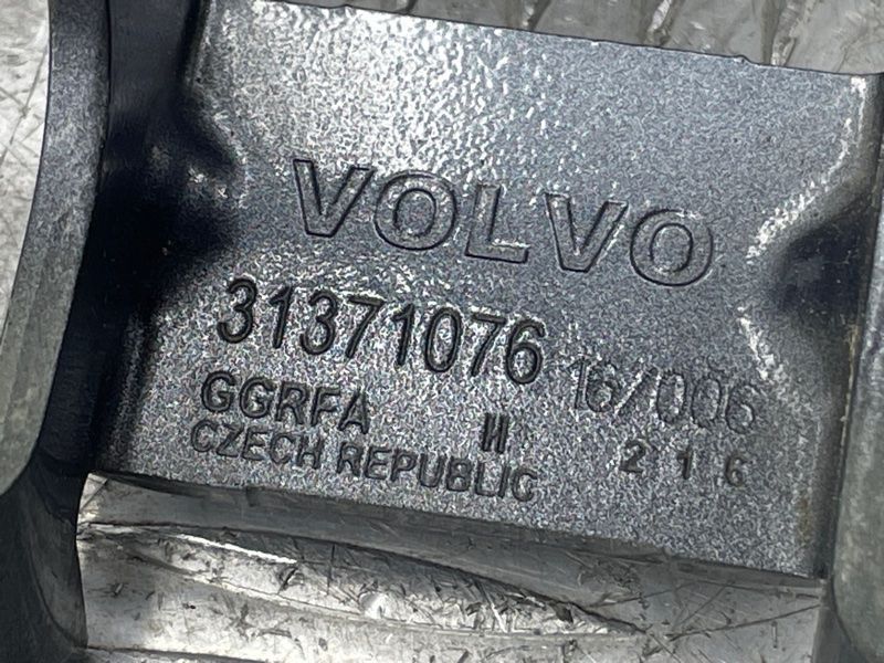 Петля кришки багажника 31371076 Volvo XC90