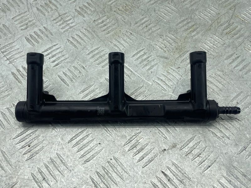 Топливная рампа левая 06E133681L Audi Q7 Audi A6, Audi A7, Audi Q7