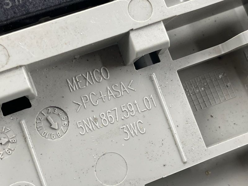 Плафон освітлення салону 5GM947105AQAW Volkswagen Tiguan