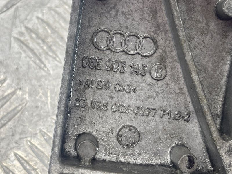Кронштейн генератора 06E903143D Audi A6