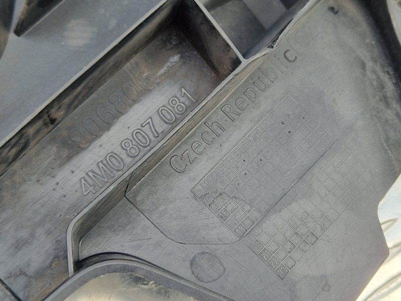 Накладка передньої панелі 4M0807081 Audi Q7