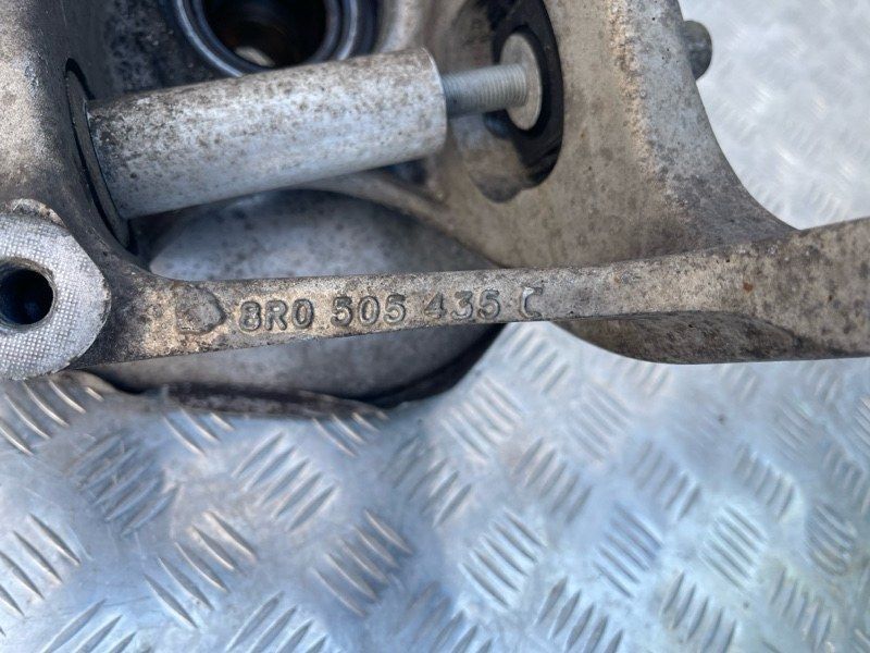 Поворотний кулак / цапфа 8R0505431F Audi Q5