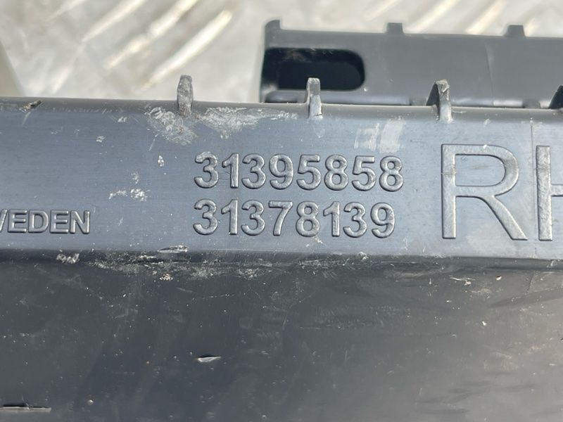Кронштейн порогу 31395858 Volvo XC90