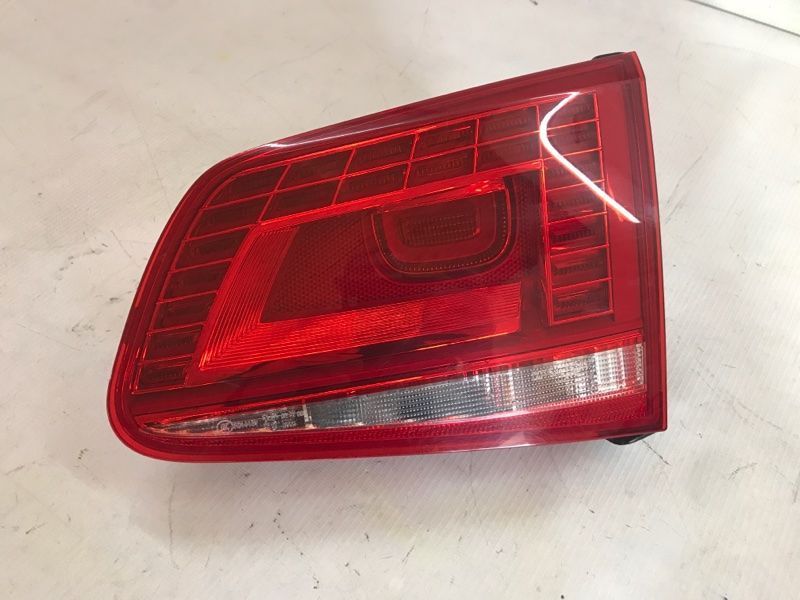 Фонарь внутренний правый 7P6945308 Volkswagen Touareg Volkswagen Touareg