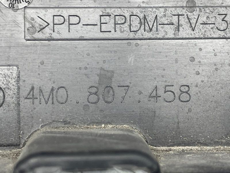 Направляющая заднего бампера 4M0807458 Audi Q7