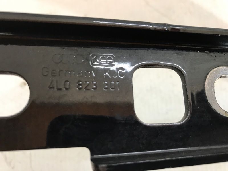 Петля капота 4L0823301 Audi Q7