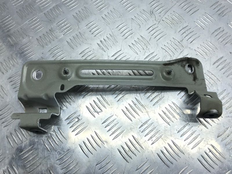 Кронштейн крыла 4M0821431 Audi Q7