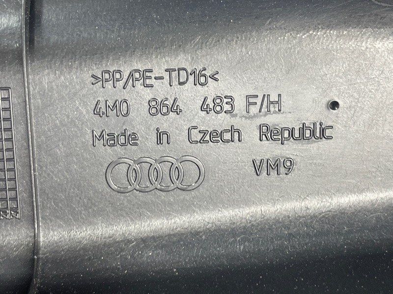 Накладка замка багажника Audi Q7