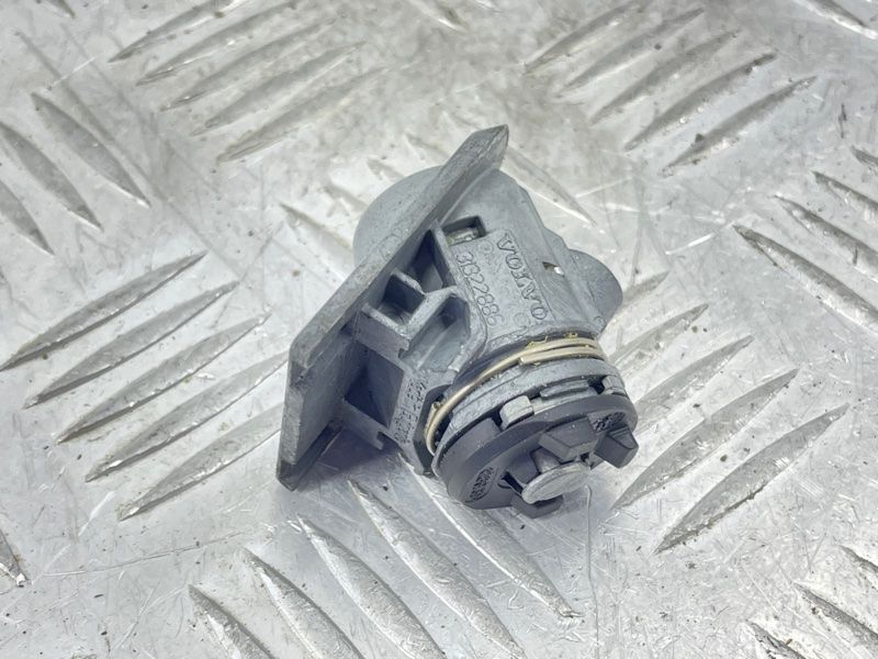 Личинка замка 31322886 Polestar 2