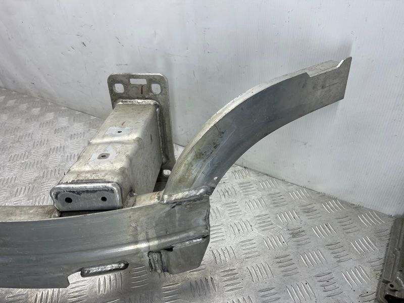 Усилитель переднего бампера 4M0807109D Audi Q7