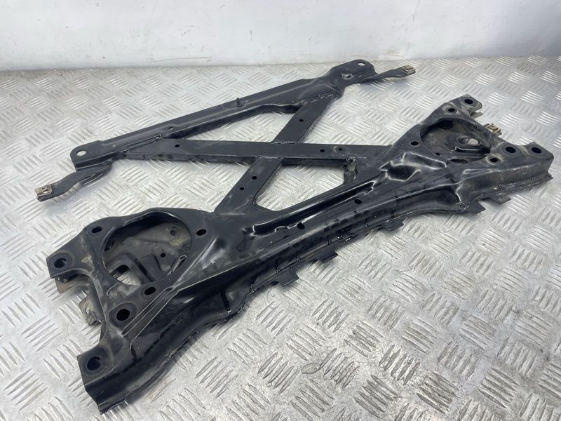 Распорка подрамника 4H0399345R Audi A8