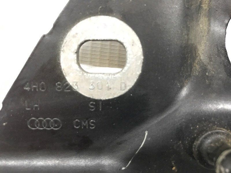 Петля капота 4H0823301D Audi A8