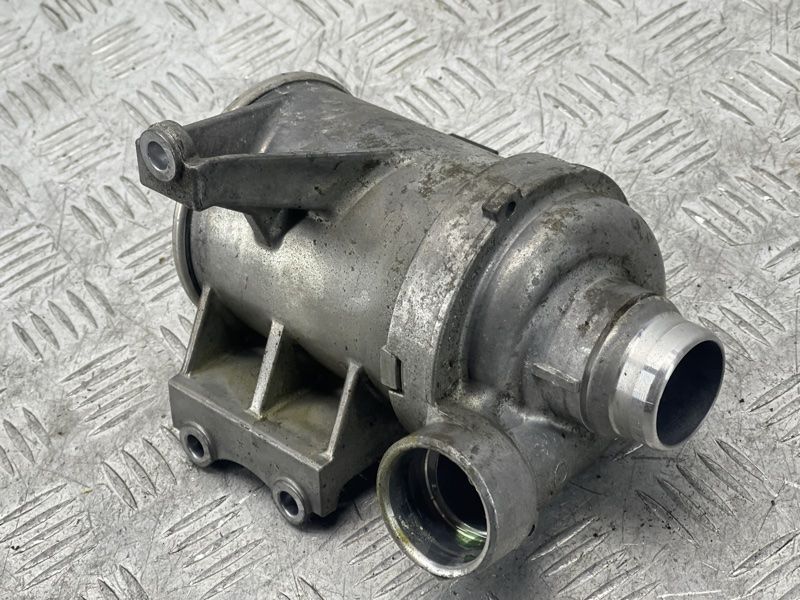 Насос охлаждающей жидкости 31368715 Volvo XC90 Volvo S60, Volvo S60 Cross Country, Volvo S80, Volvo S90, Volvo V60, Volvo V60 Cross Country, Volvo V90, Volvo V90 Cross Country, Volvo XC40, Volvo XC60, Volvo XC70, Volvo XC90