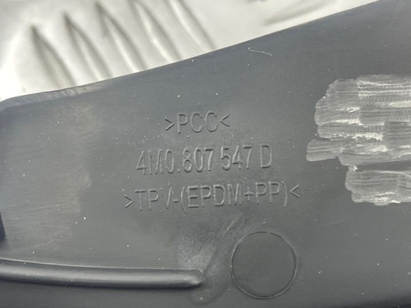 Спойлер колесной акри / Брызговик 4M0807547D Audi Q7