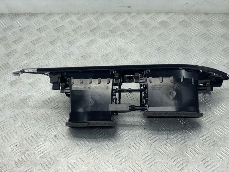 Дефлектор панелі приладів центральний 4G1820951J6PS Audi A7 Audi A6, Audi A7, Audi RS7, Audi S6, Audi S7