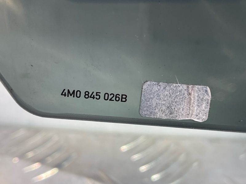 Скло дверей 4M0845026B Audi Q7