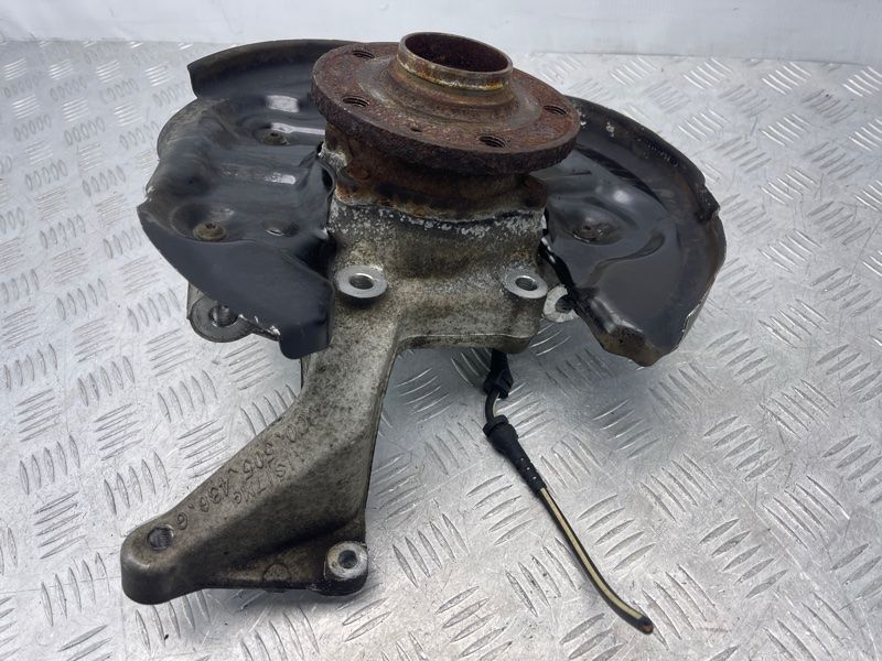Поворотний кулак / цапфа з підшипником 3C0505436G Audi Q3