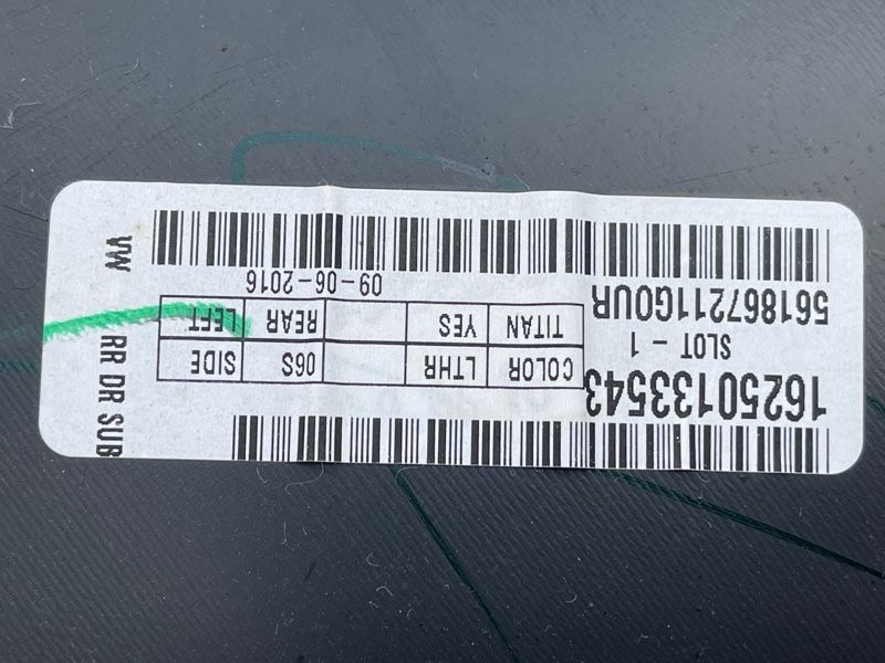 Обшивка дверей Volkswagen Passat