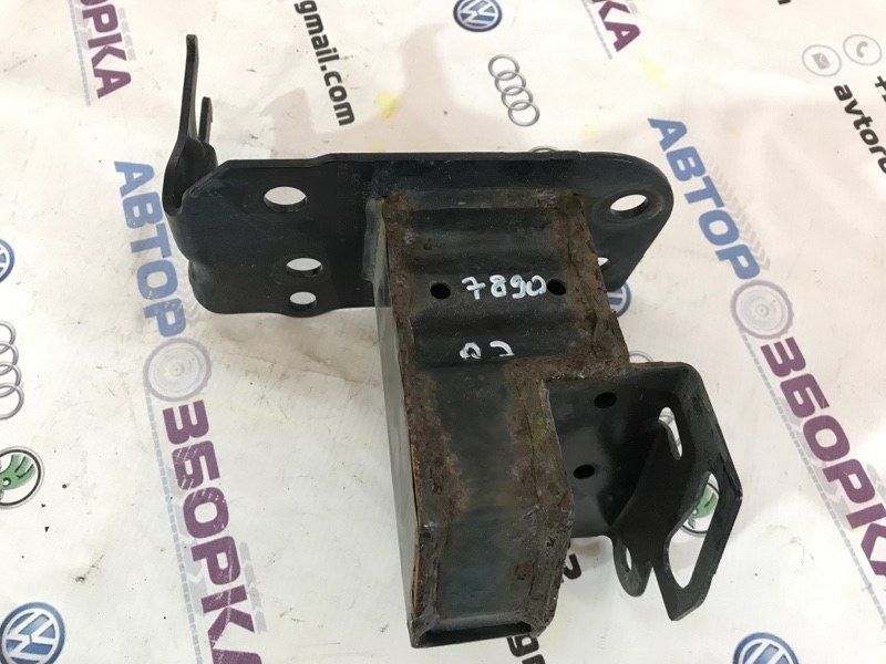 Кріплення підсилювача бампера 4L0807133A Audi Q7