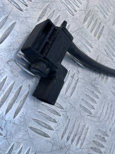 Клапан електромагнітний 037906283C Volkswagen Touareg