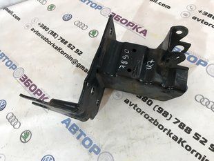 Крепление усилителя бампера 4L0807134C Audi Q7