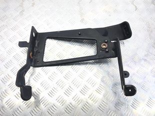Кронштейн радіатора 4M0121262R Audi Q7