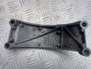 Кронштейн генератора 06E903143D Audi A7