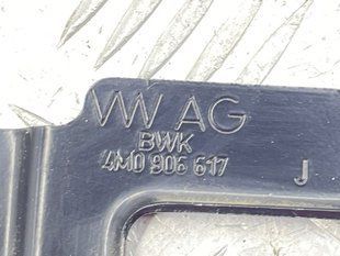 Кронштейн 4M0906617J Audi Q7