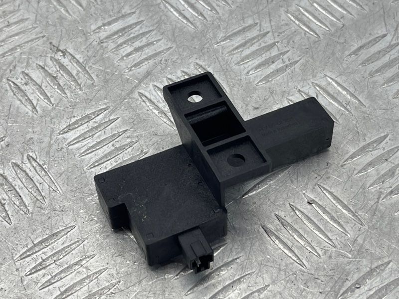 Антена безключового доступу (KESSY) 8K0907247 Audi A6 Audi A4, Audi A4 Allroad, Audi A5, Audi A6, Audi A7, Audi A8, Audi Q5, Audi RS5, Audi RS7, Audi S4, Audi S5, Audi S6, Audi S7, Audi S8, Audi SQ5