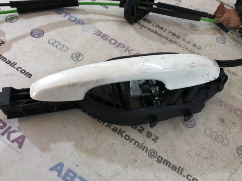 Ручка дверей зовнішня LJ6BS264B52AE Ford Escape