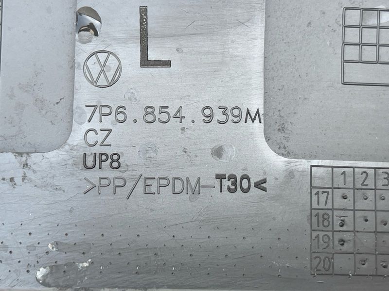 Накладка дверей 7P6854939M Volkswagen Touareg